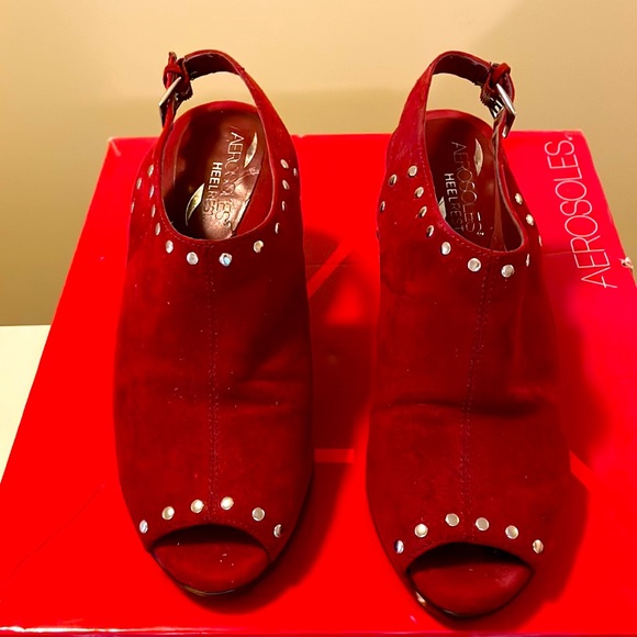 Amazing fit size 6.5 Aerosoles pumps color red suede. No flaws stains or torns. - Picture 3 of 4